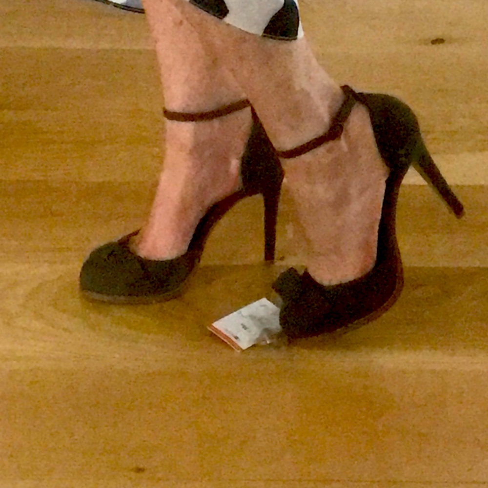 Stradivarius olive suede pumps